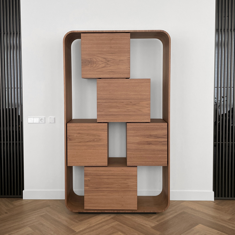 RKNL wandmeubel Qube in notenhout – zwevende boxen in ring van notenhout, 190x130x50cm, handgemaakt in Nederland